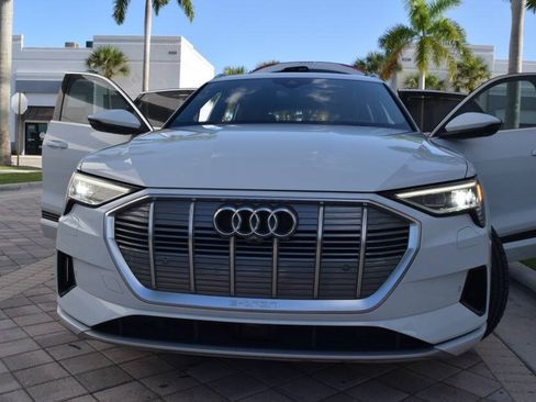 Used 2019 Audi e-tron Prestige w/ Prestige Package AWD/4WD image 34