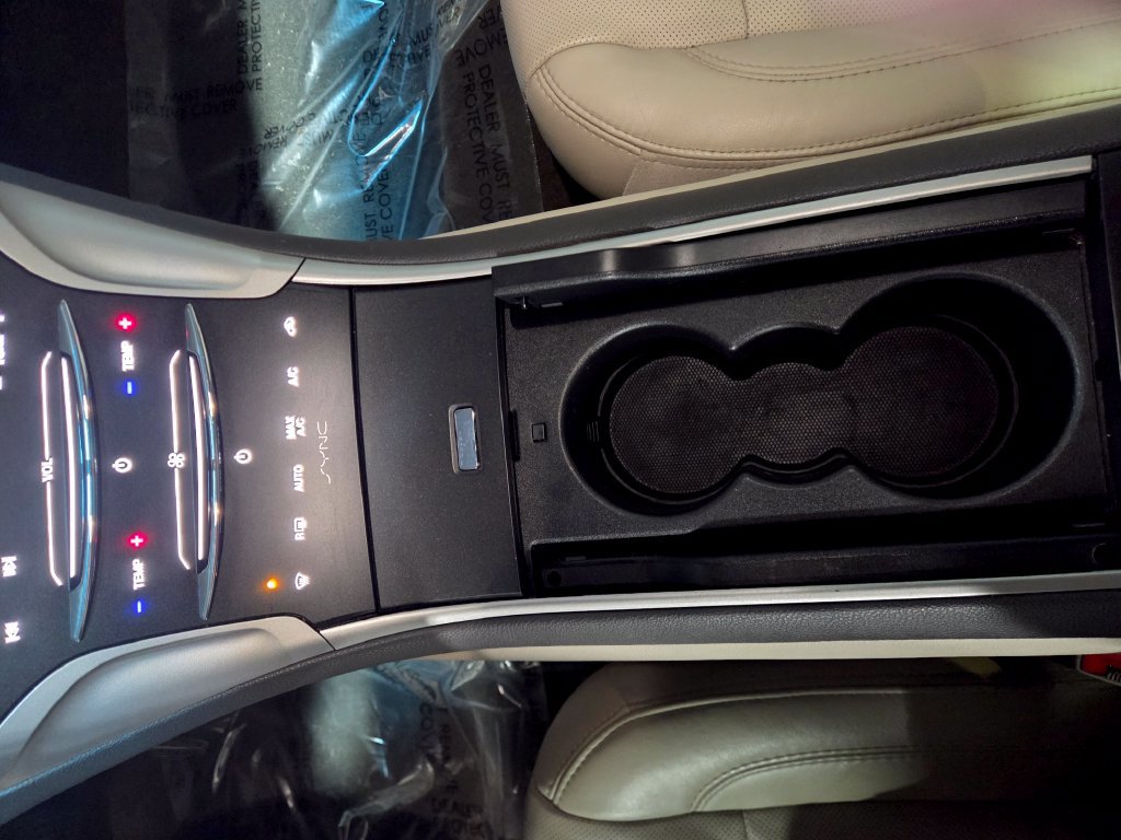 Used 2016 Lincoln MKZ w/ Equipment Group 300A Reserve FWD image 10