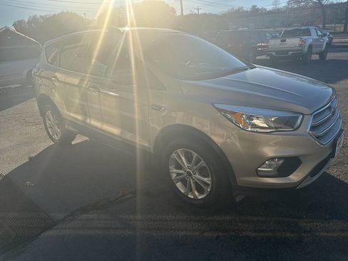 Used 2018 Ford Escape SE w/ SE Sync 3 Package image 6