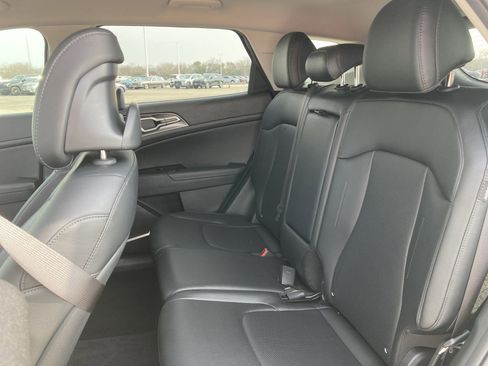 Used 2025 Kia Sportage EX image 27