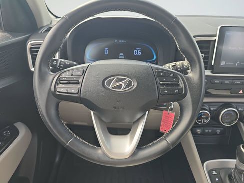 Used 2023 Hyundai Venue SEL FWD image 10