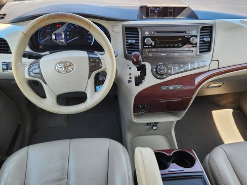 Used 2013 Toyota Sienna XLE FWD image 26