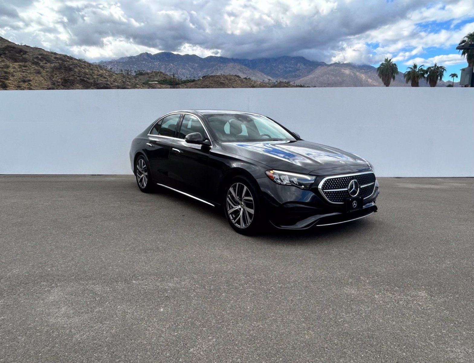 Used 2025 Mercedes-Benz E 450 4MATIC Sedan image 3