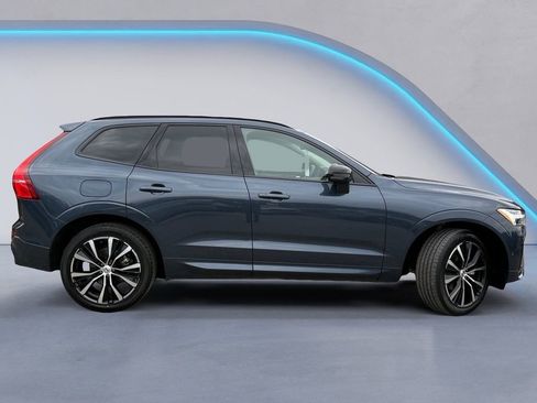 Certified 2025 Volvo XC60 B5 Plus image 3