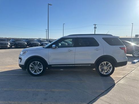 Used 2019 Ford Explorer XLT w/ Equipment Group 202A AWD/4WD image 4