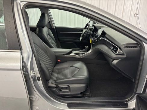 Used 2024 Toyota Camry SE image 23
