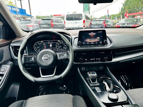 Used 2021 Nissan Rogue SV image 25