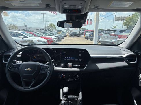 Used 2025 Chevrolet TrailBlazer LT FWD image 31