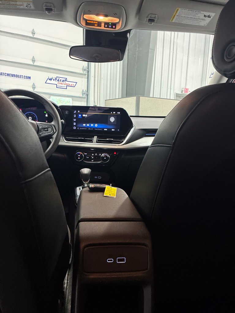 Used 2025 Chevrolet Trax LT FWD image 29