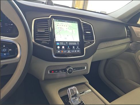 Used 2024 Volvo XC90 T8 Ultimate w/ Protection Package Premier AWD/4WD image 18