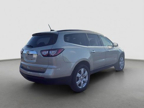 Used 2017 Chevrolet Traverse LT w/ Style and Technology Package image 6