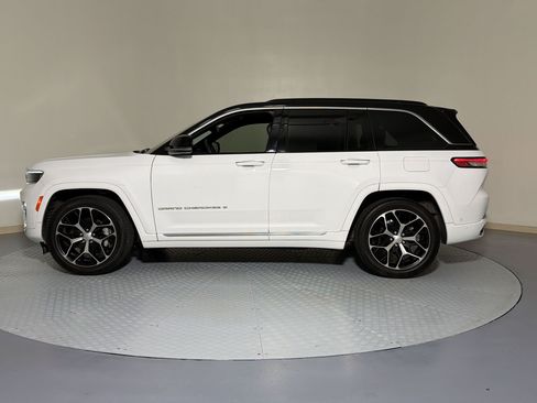 Used 2024 Jeep Grand Cherokee Summit AWD/4WD image 2