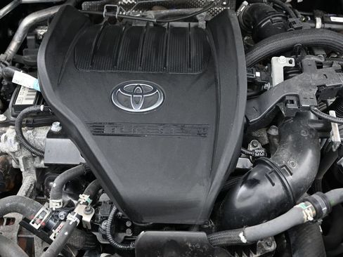 Used 2024 Toyota Highlander LE AWD/4WD image 41