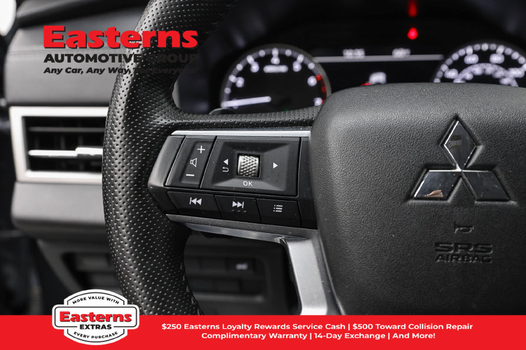 Used 2025 Mitsubishi Outlander SE FWD image 16
