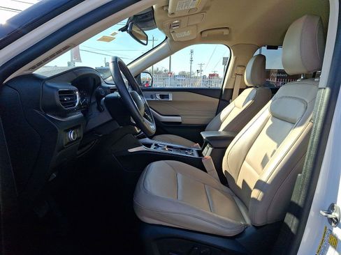 Used 2022 Ford Explorer XLT w/ Equipment Group 202A image 10