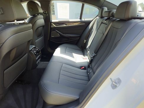 Used 2023 BMW 530e w/ M Sport Package image 22