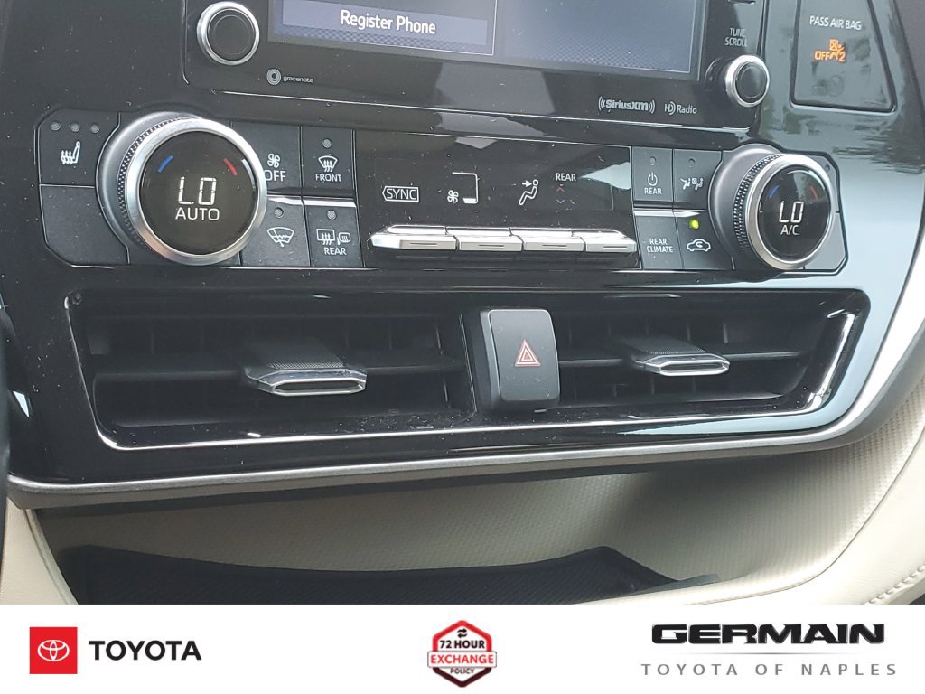 Used 2021 Toyota Highlander XLE FWD image 32