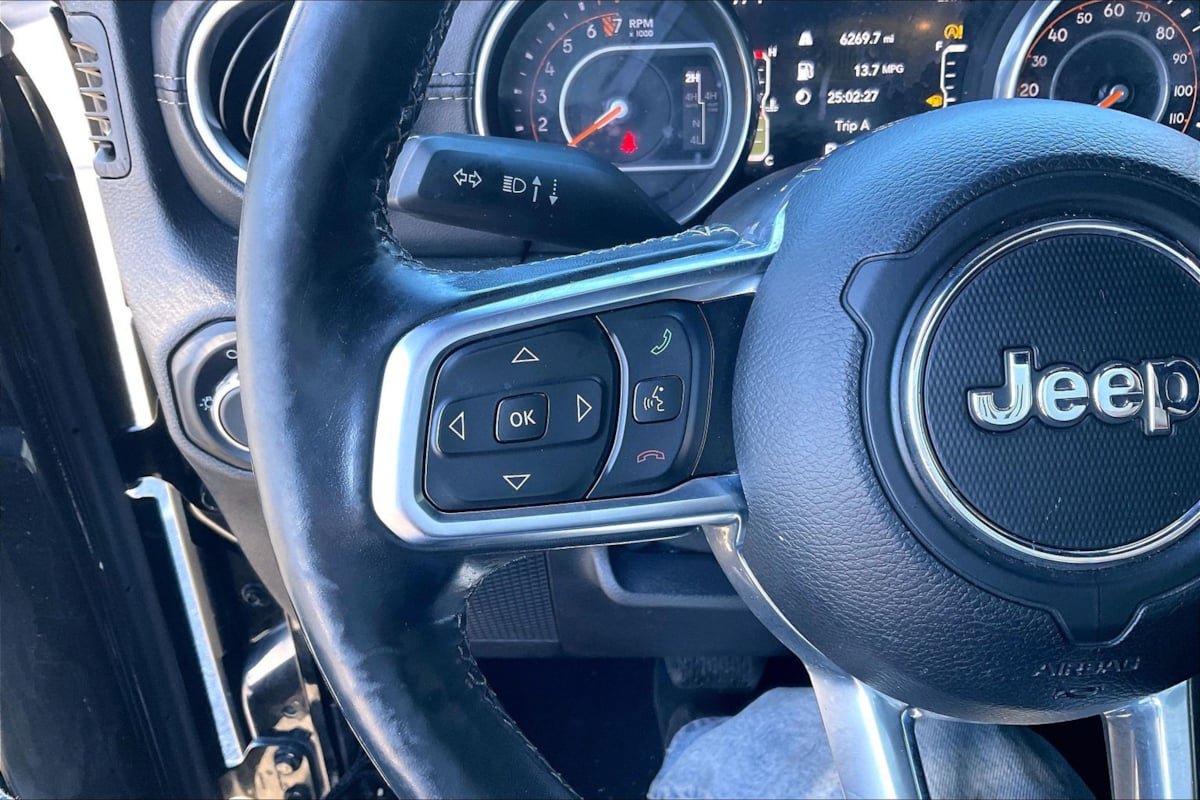 Used 2019 Jeep Wrangler Unlimited Sahara w/ Quick Order Package 24M Moab AWD/4WD image 17