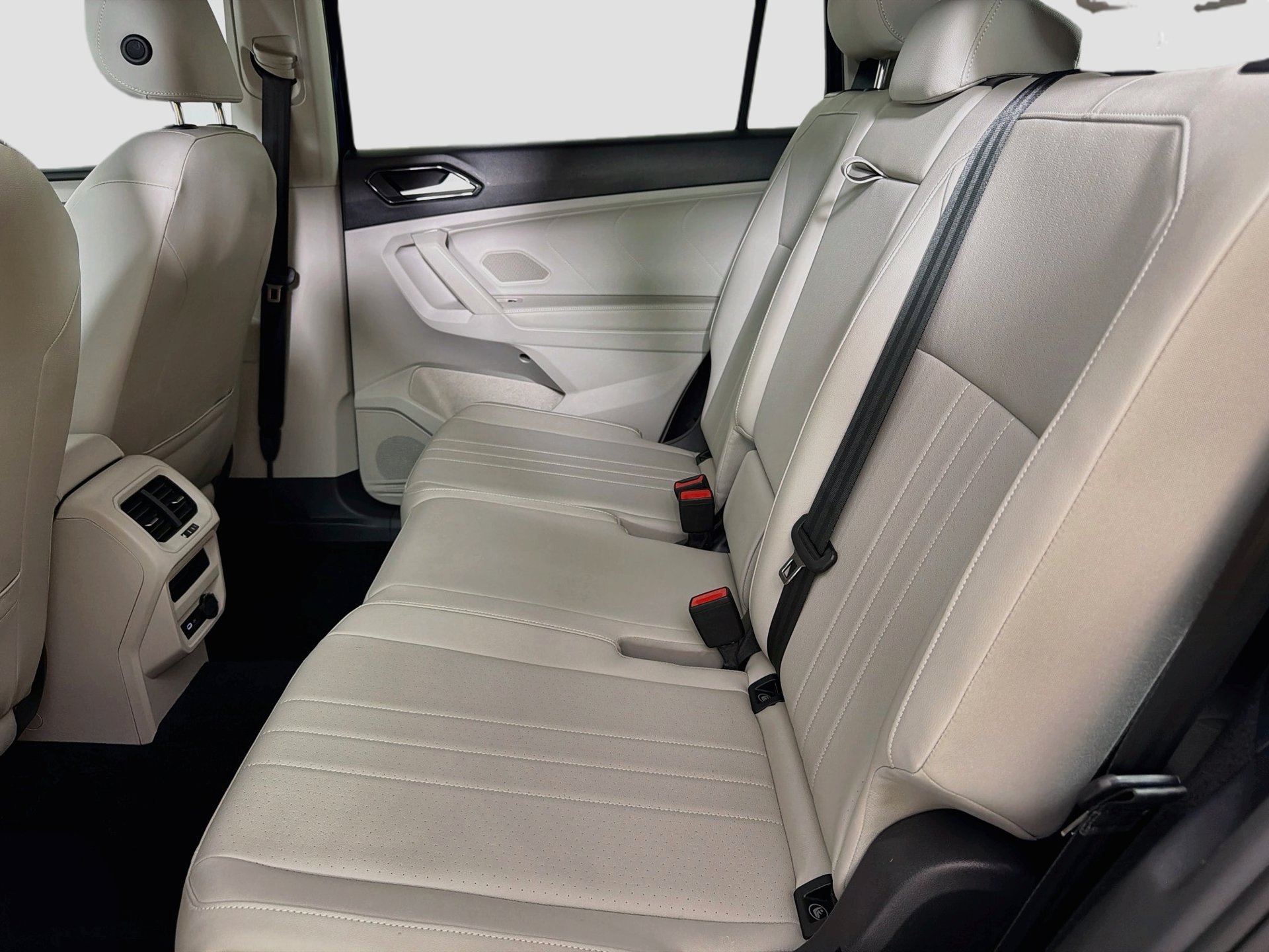 Used 2022 Volkswagen Tiguan SE FWD image 22