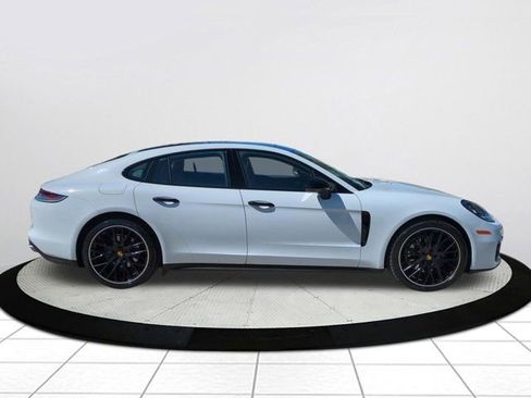 Used 2022 Porsche Panamera image 2