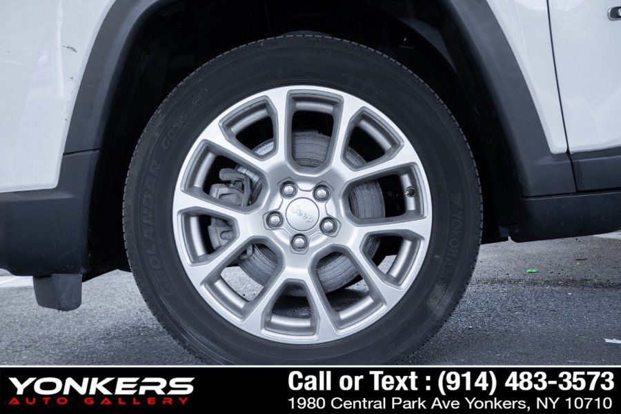Used 2023 Jeep Compass Latitude w/ Sun and Sound Group AWD/4WD image 45