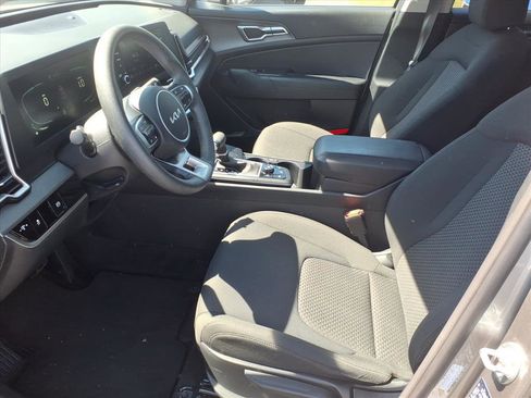 Used 2025 Kia Sportage LX FWD image 10