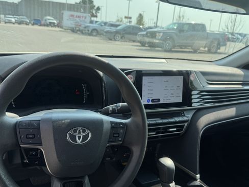 Used 2025 Toyota Camry LE FWD image 5