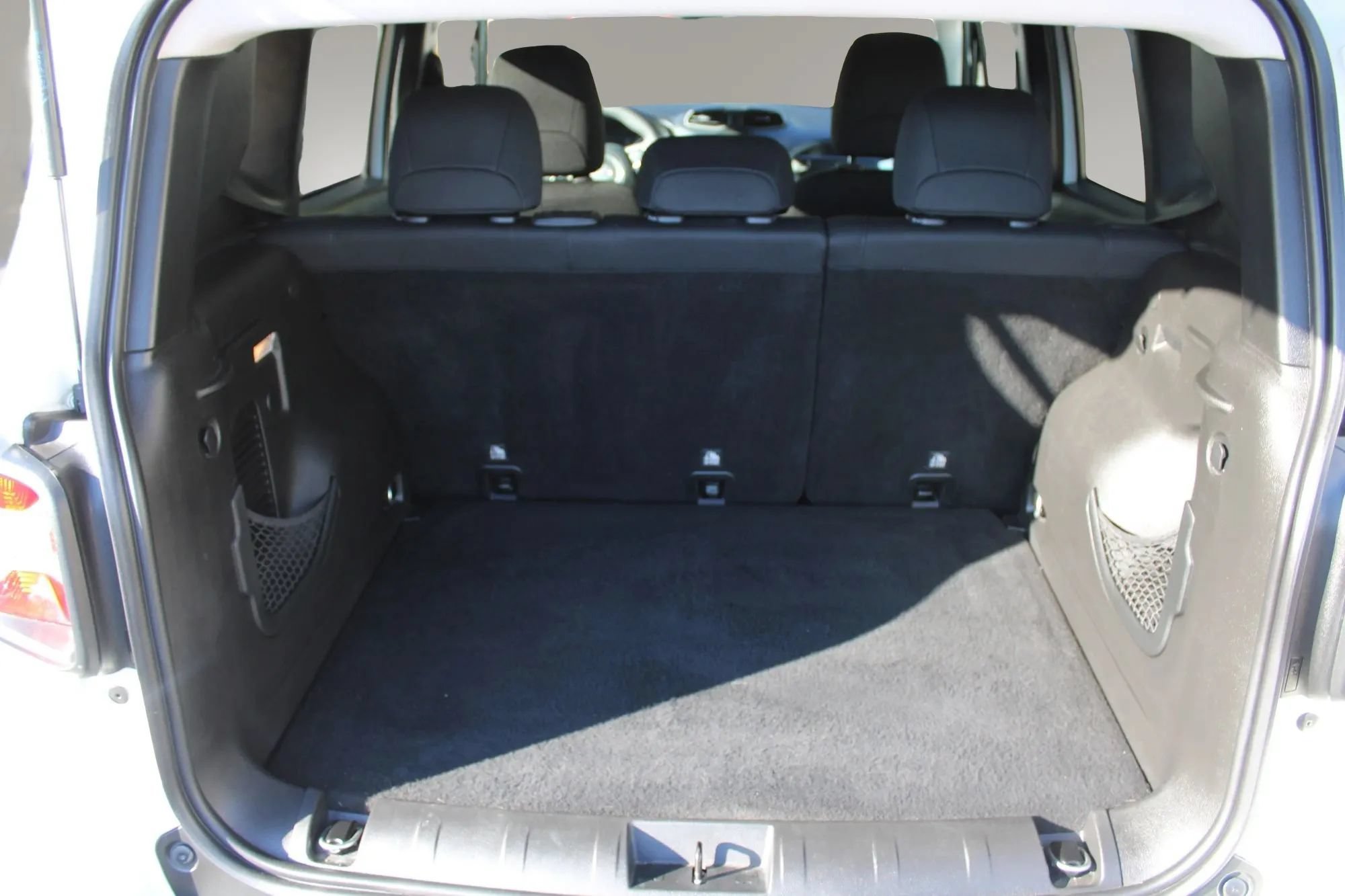 Used 2019 Jeep Renegade Latitude FWD image 20