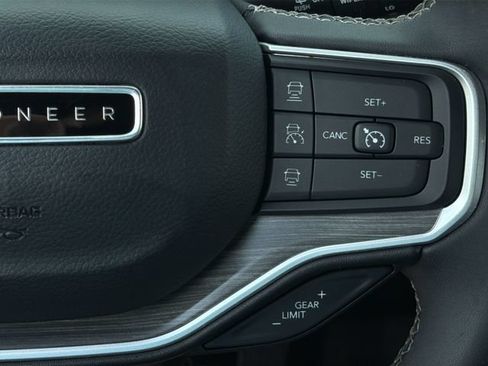Used 2024 Jeep Wagoneer Series II w/ Flexible Seating Group AWD/4WD image 29