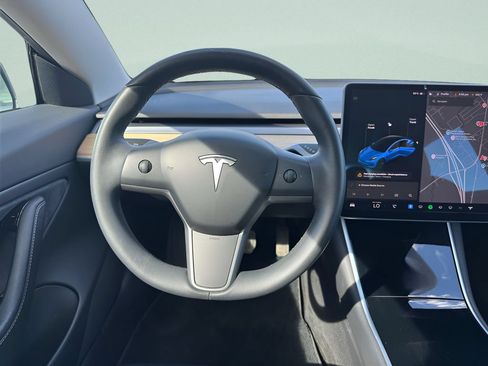 Used 2019 Tesla Model 3 RWD image 10