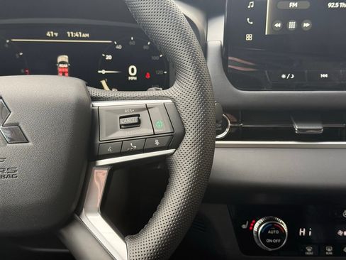 New 2026 Mitsubishi Outlander SE AWD/4WD image 11