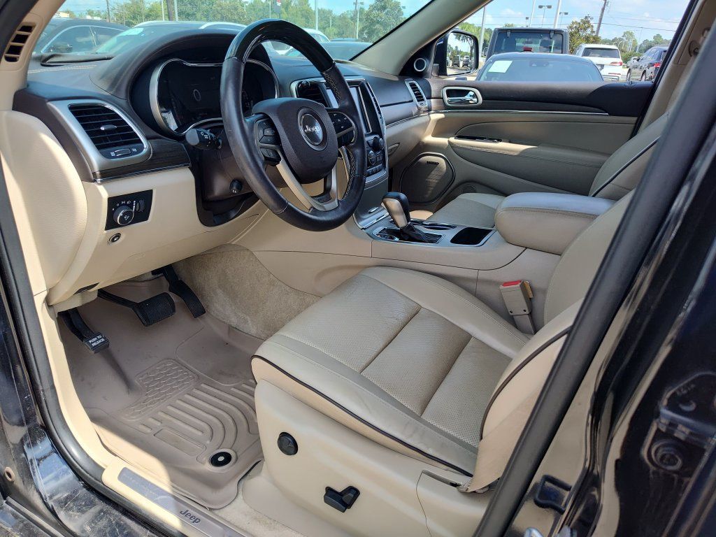 Used 2017 Jeep Grand Cherokee Overland RWD image 2