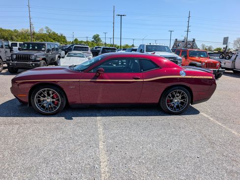 Used 2017 Dodge Challenger SRT w/ Technology Group RWD image 2