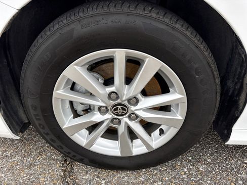 Used 2025 Toyota Camry LE w/ Convenience Package FWD image 10