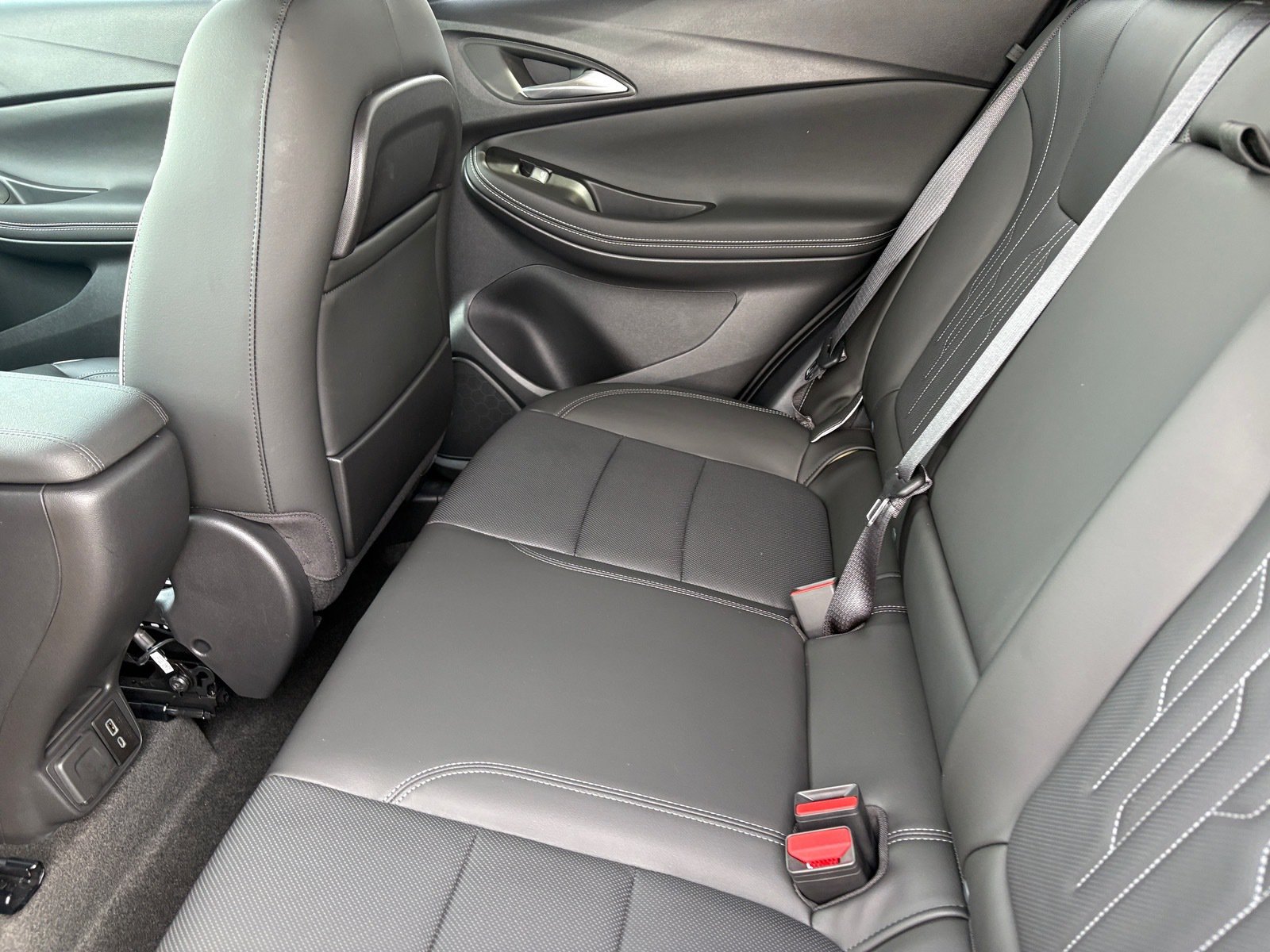 Used 2024 Buick Encore GX Avenir w/ Avenir Technology Package FWD image 13