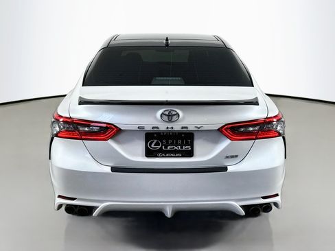 Used 2022 Toyota Camry XSE FWD image 6