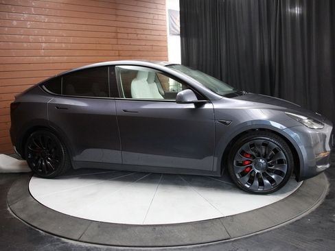 Used 2022 Tesla Model Y Performance image 18