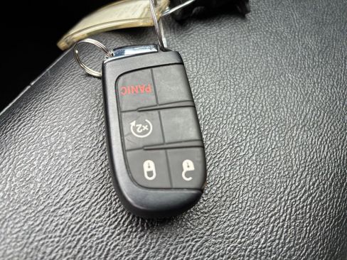 Used 2025 Jeep Compass Limited image 18