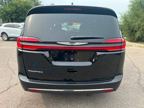 Used 2026 Chrysler Pacifica Select FWD image 6