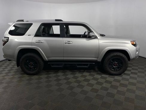 Used 2022 Toyota 4Runner SR5 Premium w/ Moonroof Package AWD/4WD image 10