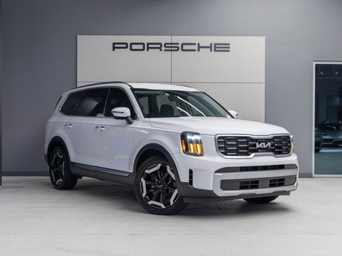 Used 2024 Kia Telluride S image 9
