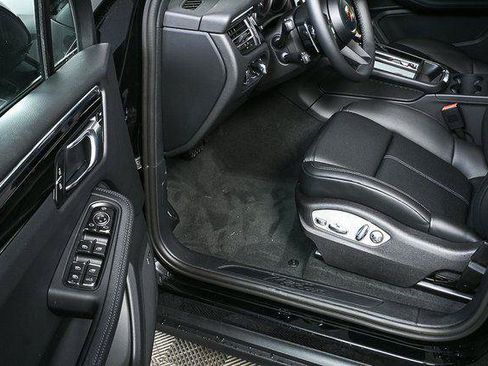 Certified 2026 Porsche Macan Turbo AWD/4WD image 8
