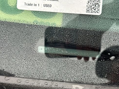 Used 2017 Toyota Tacoma TRD Off-Road image 3