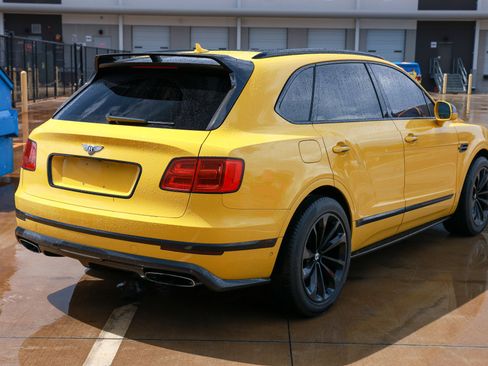 Used 2017 Bentley Bentayga AWD/4WD image 15