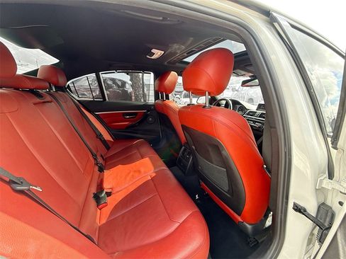 Used 2018 BMW 330e image 32