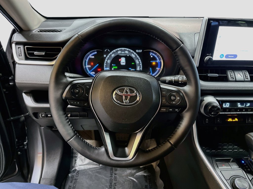 Used 2025 Toyota RAV4 XLE w/ Weather Package AWD/4WD image 11