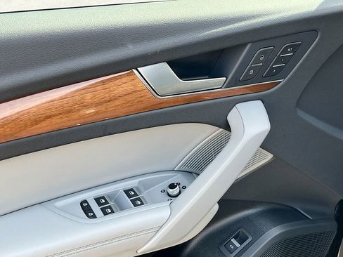 Used 2022 Audi Q5 2.0T Premium Plus image 12