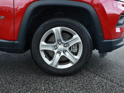Used 2024 Jeep Compass Latitude AWD/4WD image 5