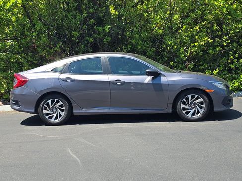 Used 2016 Honda Civic EX image 3