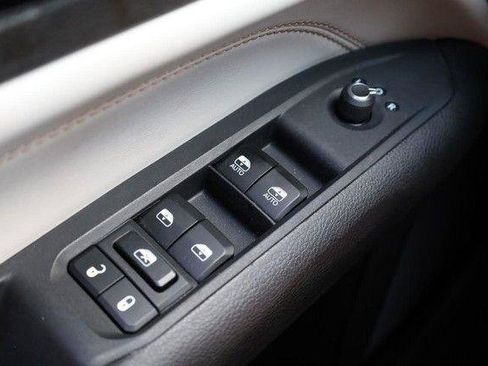 Used 2025 Jeep Compass Limited AWD/4WD image 17